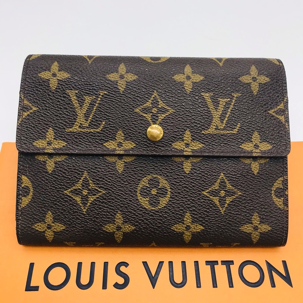 🔵🔵🔵FLASH SALE 🔵🔵🔵LV Monogram Alexandra Trifold Wallet